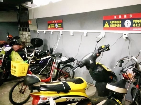 电动车不是用坏的而是充坏的，避免这5种错误的充电，能多用3年