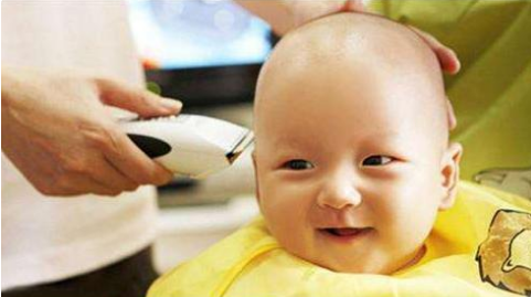 给宝宝剃光头会让头发变多吗？