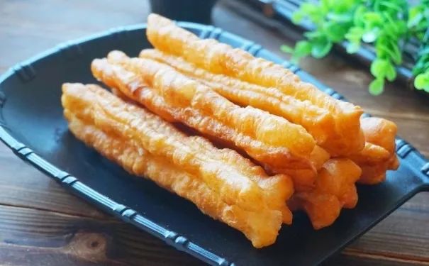 油条口感酥软是因为加了“洗衣粉”,是真的吗?油条到底能不能吃休闲区蓝鸢梦想 - Www.slyday.coM 油条口感酥软是因为加了“洗衣粉”,是真的吗?油条到底能不能吃休闲区蓝鸢梦想 - Www.slyday.coM