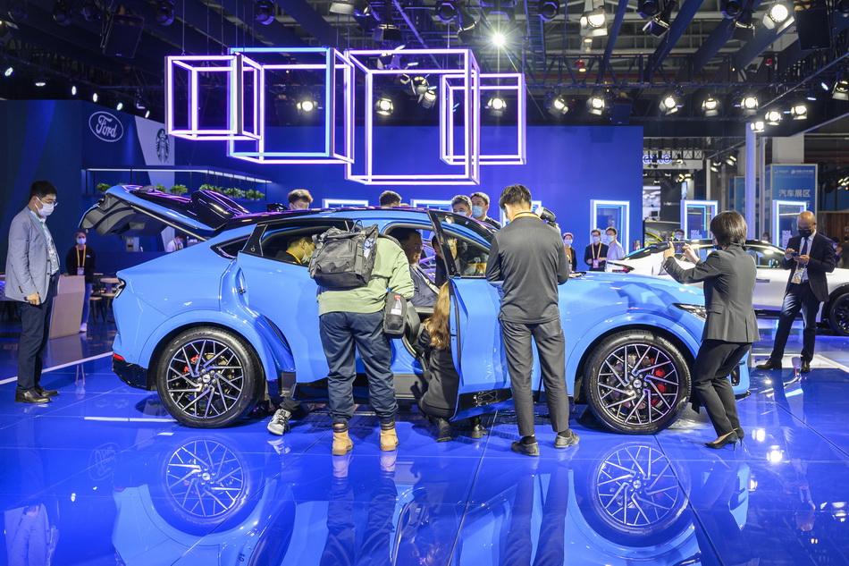 进博直击｜汽车展区:飞行汽车和媲美超跑的超级电动皮卡来了