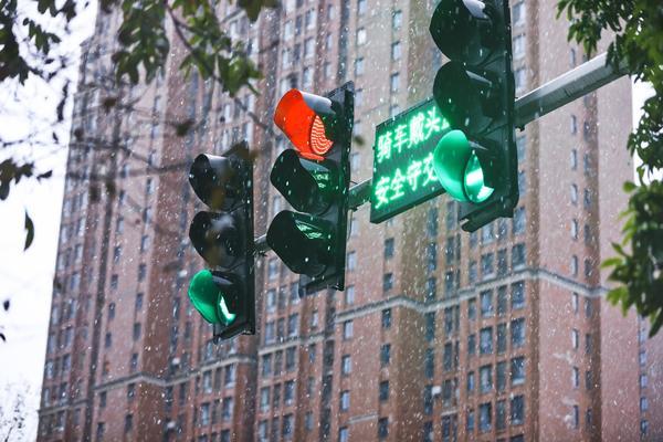 河南今日立冬多地雪花飞现 你那里下雪了吗?休闲区蓝鸢梦想 - Www.slyday.coM 河南今日立冬多地雪花飞现 你那里下雪了吗?休闲区蓝鸢梦想 - Www.slyday.coM