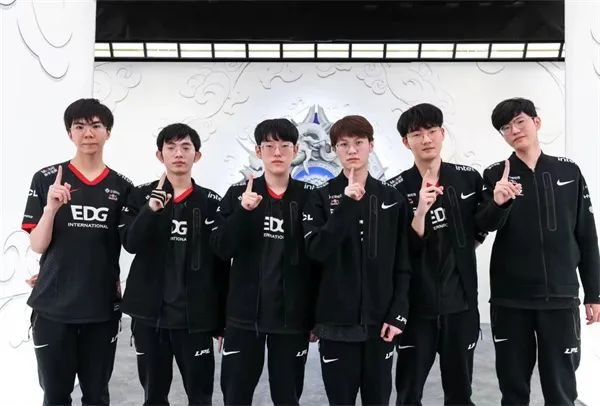 解惑休闲区蓝鸢梦想 - Www.slyday.coM 解惑休闲区蓝鸢梦想 - Www.slyday.coM