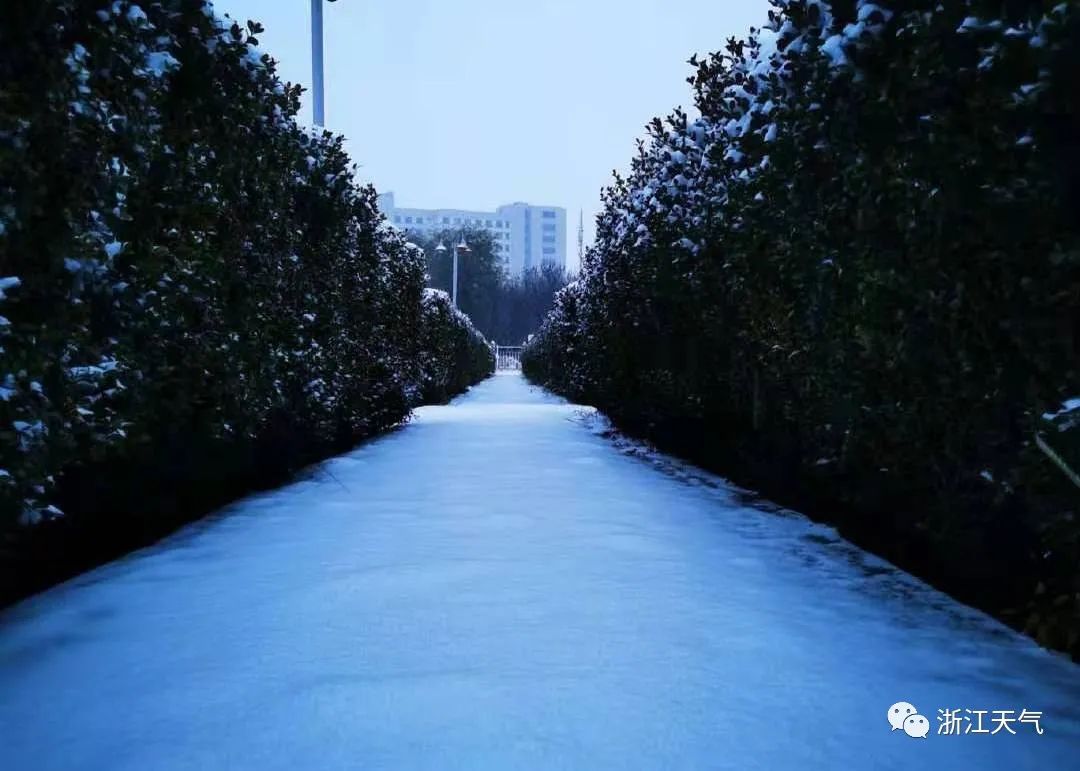 杭城3小时狂跌近10度!浙江发布100多条预警,今晚这件事必须做休闲区蓝鸢梦想 - Www.slyday.coM 杭城3小时狂跌近10度!浙江发布100多条预警,今晚这件事必须做休闲区蓝鸢梦想 - Www.slyday.coM