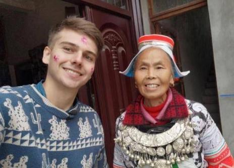 “90后”德国小伙中国拍少数民族纪录片:让世界看到“多彩中国”休闲区蓝鸢梦想 - Www.slyday.coM “90后”德国小伙中国拍少数民族纪录片:让世界看到“多彩中国”休闲区蓝鸢梦想 - Www.slyday.coM