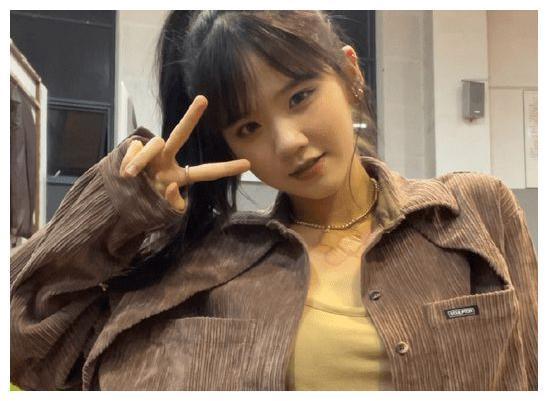 井川里予挑战美国街头少女妆，抹胸带感，网友却说：这是<a href=
