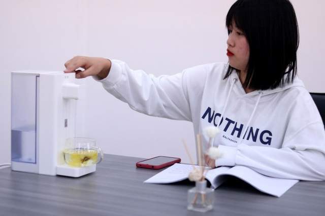 随时就能喝到热水的完美方案——桌面上的即热饮水机