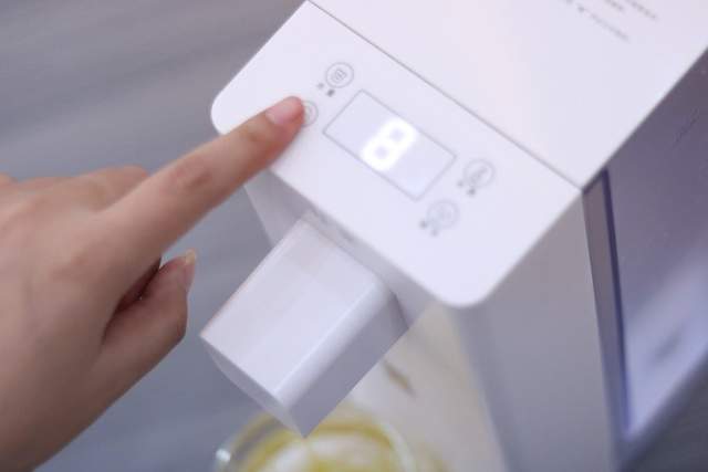 随时就能喝到热水的完美方案——桌面上的即热饮水机