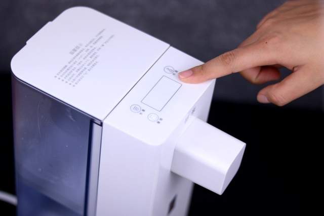 随时就能喝到热水的完美方案——桌面上的即热饮水机