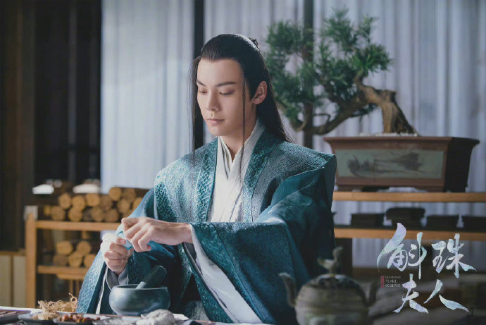 斛珠夫人手绘海报曝光杨幂陈伟霆亲密依偎还原度超高