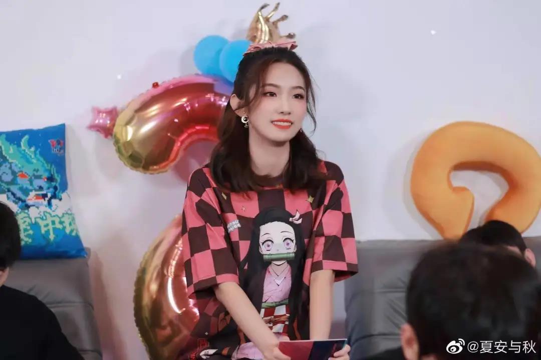 EDG夺冠,这个翻译小姐姐也火了!中英韩三语无缝切换,圈粉大批网友休闲区蓝鸢梦想 - Www.slyday.coM EDG夺冠,这个翻译小姐姐也火了!中英韩三语无缝切换,圈粉大批网友休闲区蓝鸢梦想 - Www.slyday.coM