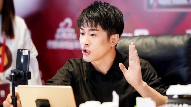 榜一大哥未必都是有钱人,想靠大哥飞上枝头的网红女主播,醒醒吧休闲区蓝鸢梦想 - Www.slyday.coM 榜一大哥未必都是有钱人,想靠大哥飞上枝头的网红女主播,醒醒吧休闲区蓝鸢梦想 - Www.slyday.coM