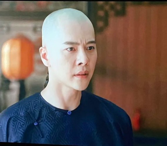 于正新剧被男主劝退，光头造型神似冬瓜头，委屈剧中一众美女了