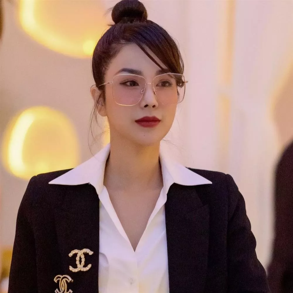 越南美魔女年过三十,已育两子,却更显年轻靓丽与11年前判若两人