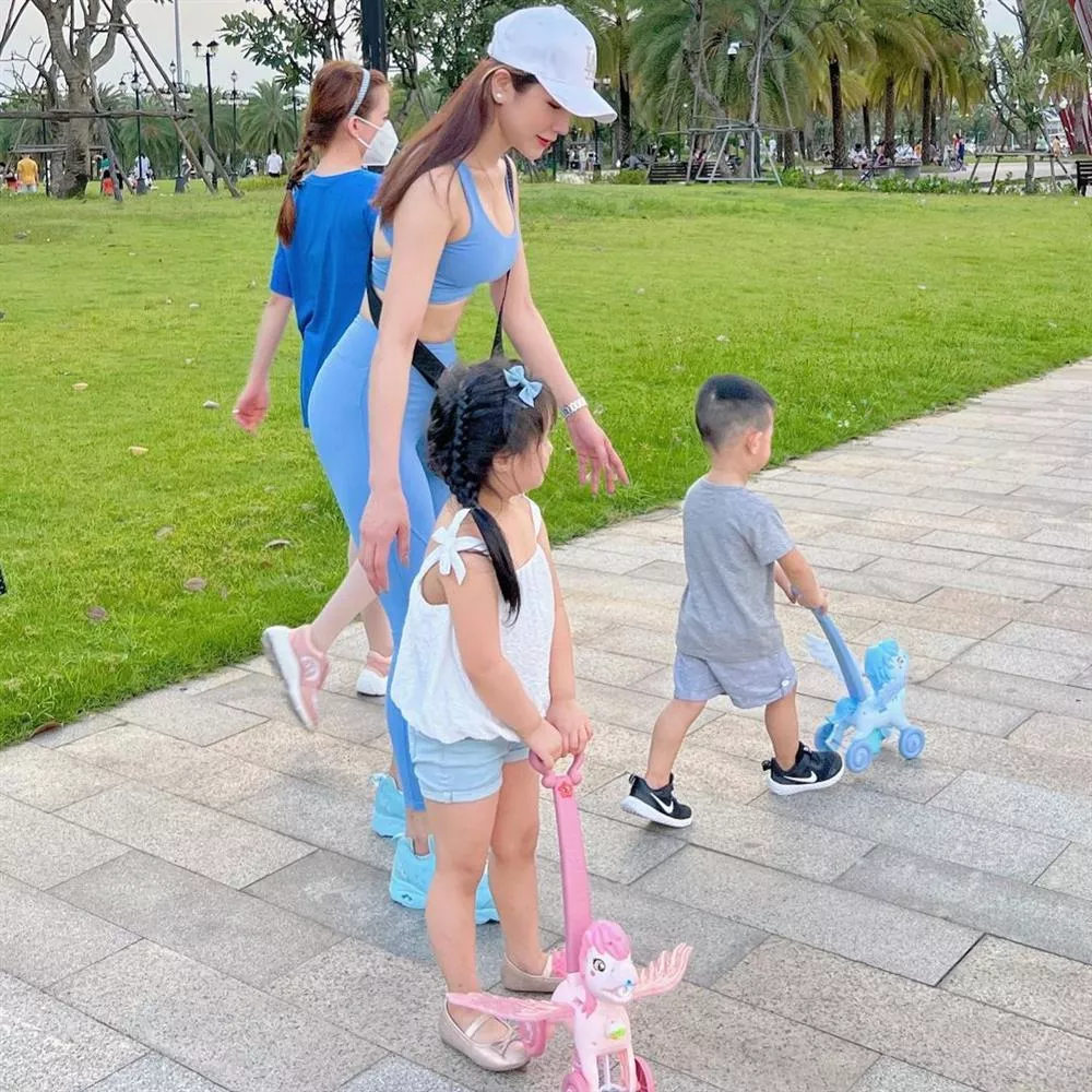 越南美魔女年过三十，已育两子，却更显年轻靓丽与11年前判若两人