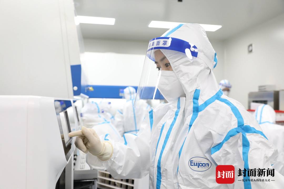 成都金堂:放弃婚礼 她的手捧花送到了工作岗位上休闲区蓝鸢梦想 - Www.slyday.coM 成都金堂:放弃婚礼 她的手捧花送到了工作岗位上休闲区蓝鸢梦想 - Www.slyday.coM