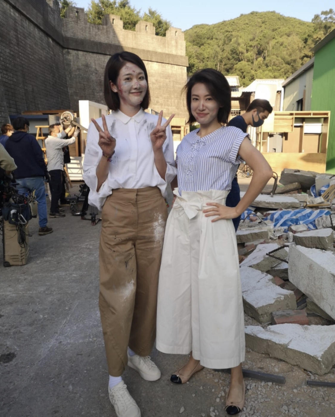 邓佩仪回<a href=