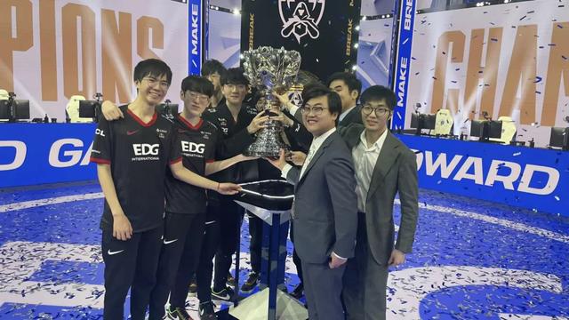 EDG夺冠后,翻译小姐姐全网爆火!中英韩三语无缝切换真牛休闲区蓝鸢梦想 - Www.slyday.coM EDG夺冠后,翻译小姐姐全网爆火!中英韩三语无缝切换真牛休闲区蓝鸢梦想 - Www.slyday.coM