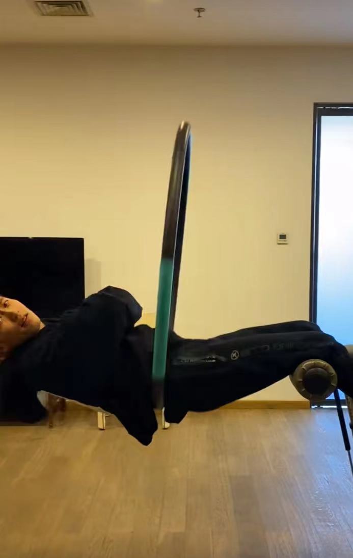 谢霆锋秀悬空呼啦圈，《点赞！达人秀》的达人黄海木可能有危机了