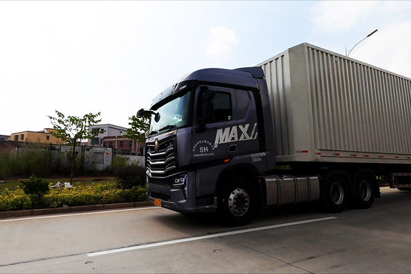 跟车豪沃max的极速之旅978公里13个小时使命必达卡车之友网