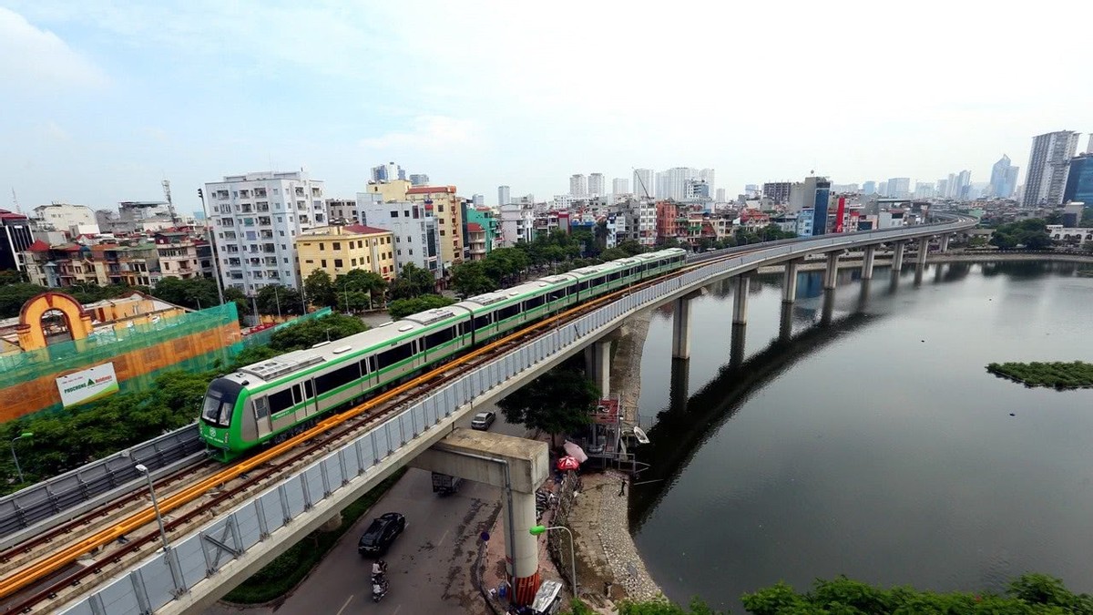 总长13公里！越南首条轻轨运行，越网友：感谢中国，比日本靠谱！