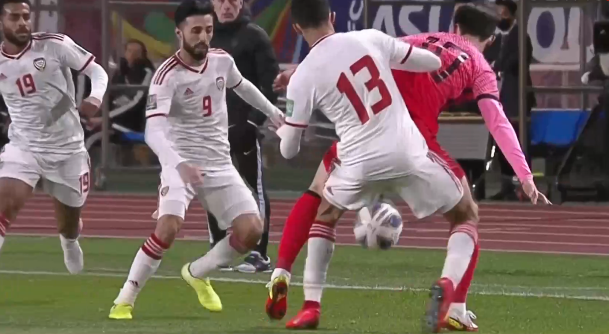 1-0！孙兴慜接连丢单刀，<a href=