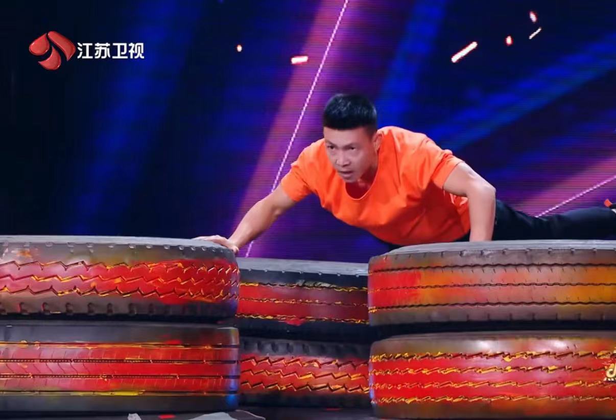 谢霆锋秀悬空呼啦圈，《点赞！达人秀》的达人黄海木可能有危机了
