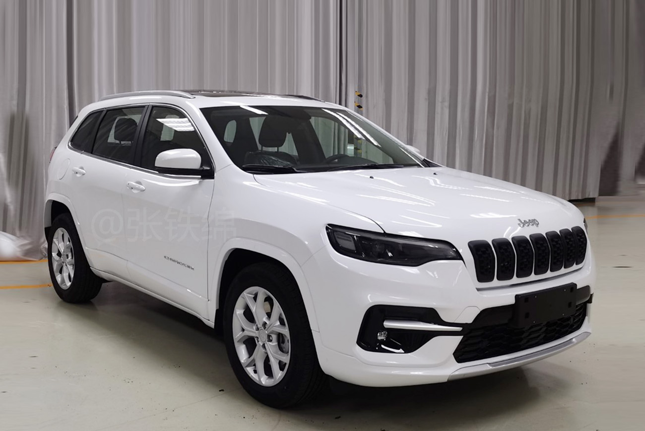 jeep2016款自由光,jeep自由光2020款 新款jeep自由光实车曝光外观小改车身加长动力不变