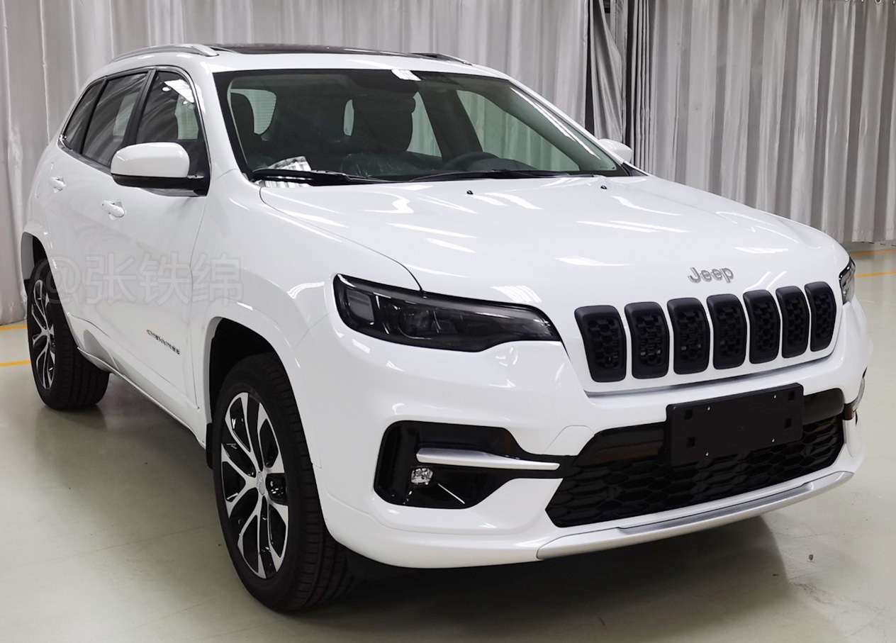 jeep2016款自由光,jeep自由光2020款 新款jeep自由光实车曝光外观小改车身加长动力不变