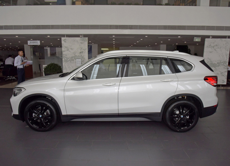 宝马suv20万左右,宝马30万左右的suv 最便宜的宝马suv降至20万低配版值得入手吗关键看配置和动力