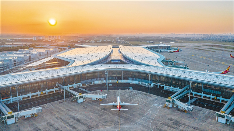 海口美兰国际机场二期计划12月2日起投入运营,江东新区持续完善区域