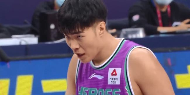 马鑫鑫是山东篮球内线的希望两场比赛效率惊人徐长锁要培养