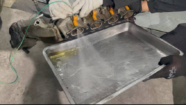 路虎八缸发动机，清洗喷油头的好方法，打高压……