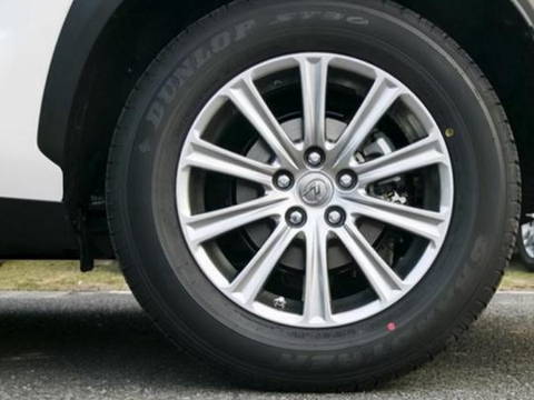 汽车轮胎能用多长时间？行家：超过一个数字，就别往路上跑了