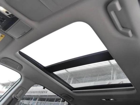 这5个汽车配置实属鸡肋，谨防被4S店姐姐游说选配