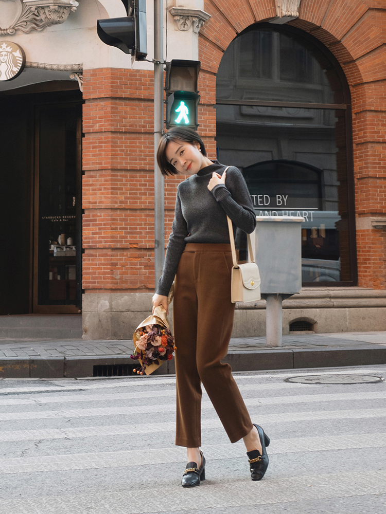 奔三奔四的怎么穿才优雅?针织衫搭配半身裙或长款,让你魅力全开 奔三奔四的怎么穿才优雅?针织衫搭配半身裙或长款,让你魅力全开