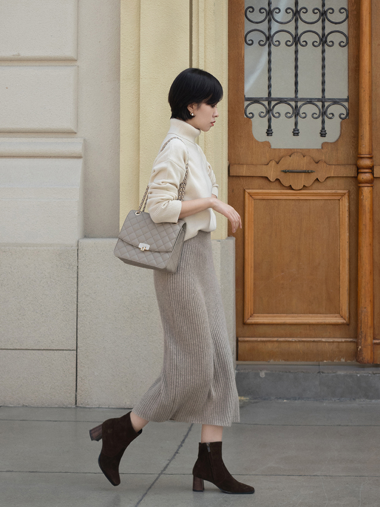 奔三奔四的怎么穿才优雅?针织衫搭配半身裙或长款,让你魅力全开 奔三奔四的怎么穿才优雅?针织衫搭配半身裙或长款,让你魅力全开