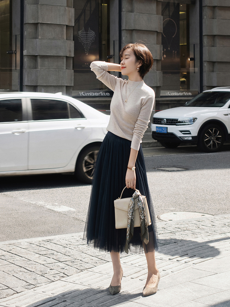 奔三奔四的怎么穿才优雅?针织衫搭配半身裙或长款,让你魅力全开 奔三奔四的怎么穿才优雅?针织衫搭配半身裙或长款,让你魅力全开