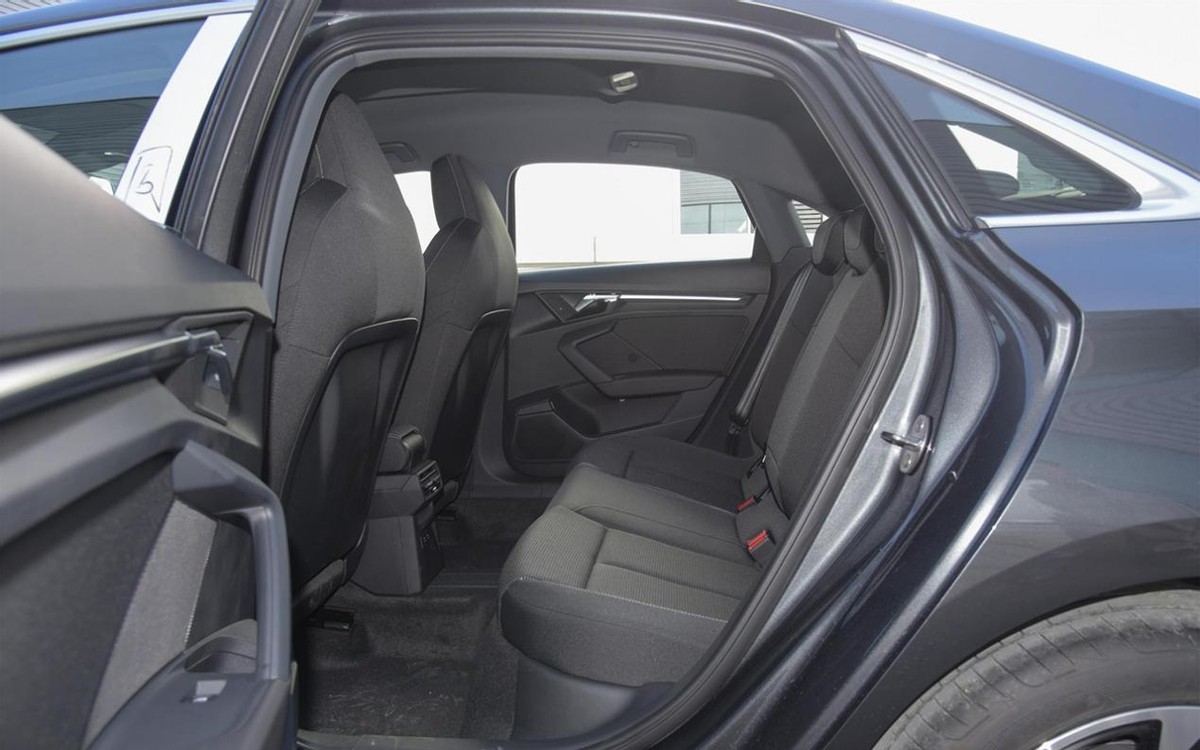 毕业就能买的3款豪华车!宝马1系最低仅13.25万,年轻人还等啥?