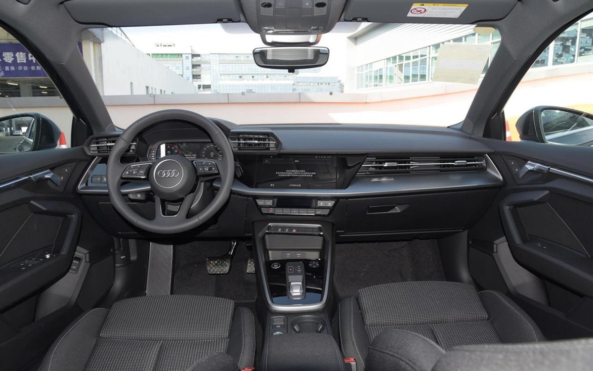 毕业就能买的3款豪华车!宝马1系最低仅13.25万,年轻人还等啥?