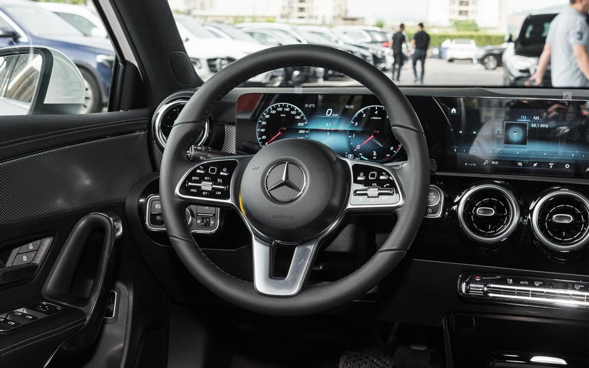 毕业就能买的3款豪华车!宝马1系最低仅13.25万,年轻人还等啥?