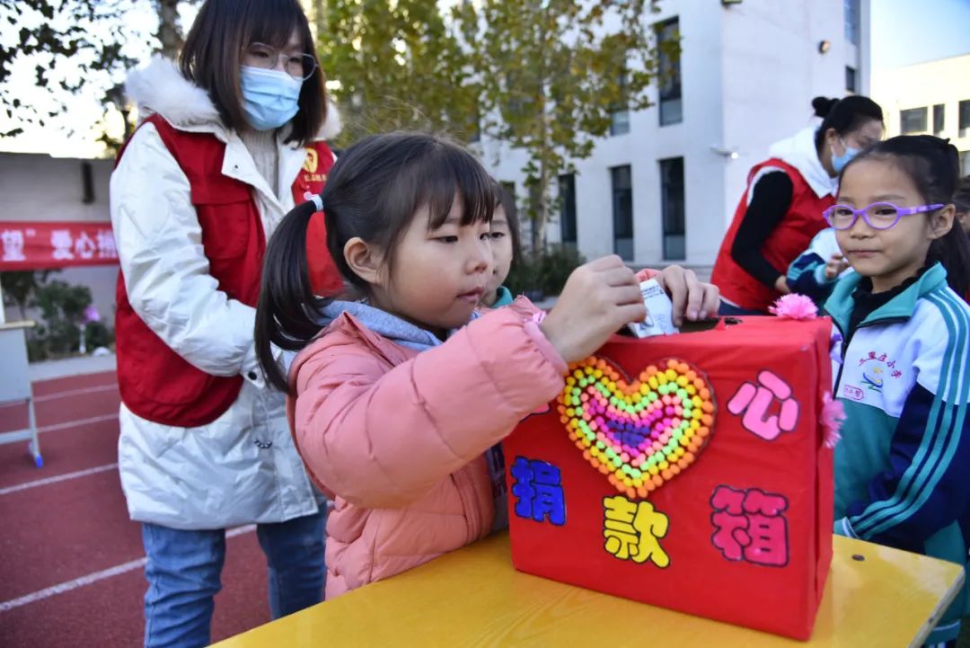 德州10岁女孩急需救命钱!全班同学隔空喊话:我们等你回家!休闲区蓝鸢梦想 - Www.slyday.coM 德州10岁女孩急需救命钱!全班同学隔空喊话:我们等你回家!休闲区蓝鸢梦想 - Www.slyday.coM