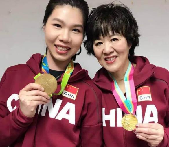 女排背飞王现身<a href=