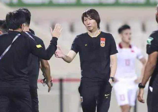 记者：国足已无缘世界杯,2月份春节战越南30岁老国脚就别去了