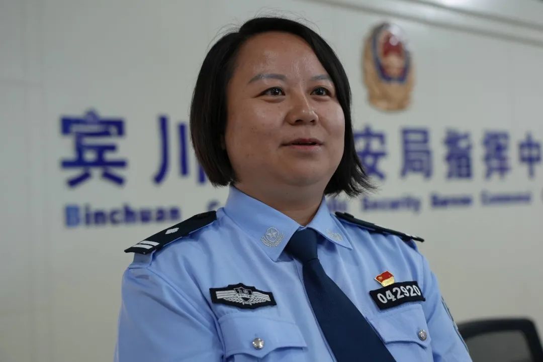 宾川县公安局指挥中心徐蕾表示,要从百年党史中汲取躬身实干,持续奋斗