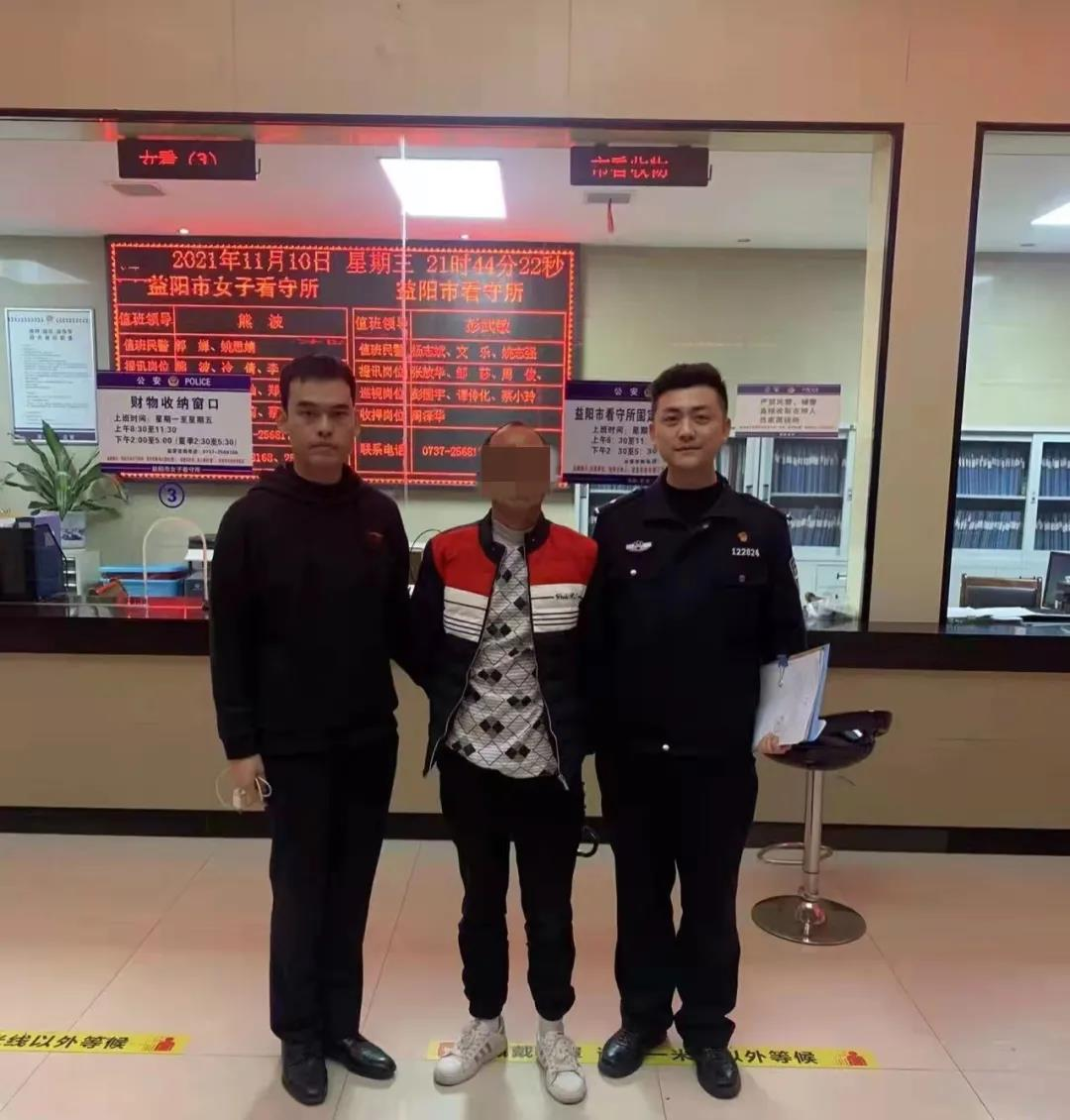 湖南益阳男子假装病人家属在医院偷手机,两次作案均躲开监控,还是被抓了休闲区蓝鸢梦想 - Www.slyday.coM 湖南益阳男子假装病人家属在医院偷手机,两次作案均躲开监控,还是被抓了休闲区蓝鸢梦想 - Www.slyday.coM