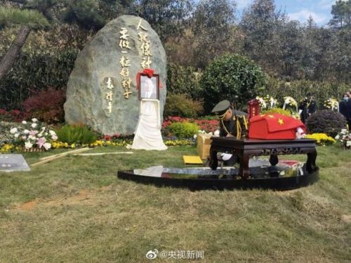 袁隆平安葬仪式上这句话让人破防:人就像种子 要做一粒好种子休闲区蓝鸢梦想 - Www.slyday.coM 袁隆平安葬仪式上这句话让人破防:人就像种子 要做一粒好种子休闲区蓝鸢梦想 - Www.slyday.coM