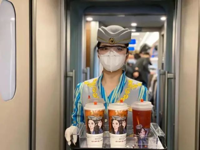 26元一杯的高铁奶茶被吐槽不如1块钱香飘飘?日销额却近8万元休闲区蓝鸢梦想 - Www.slyday.coM 26元一杯的高铁奶茶被吐槽不如1块钱香飘飘?日销额却近8万元休闲区蓝鸢梦想 - Www.slyday.coM