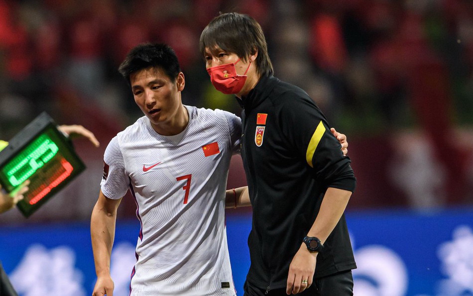 李铁缘何成为国足主帅？身兼多重背景，这2大派系支持至关重要！