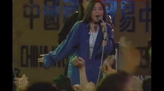 18岁的罗琦演唱我是一只小小鸟