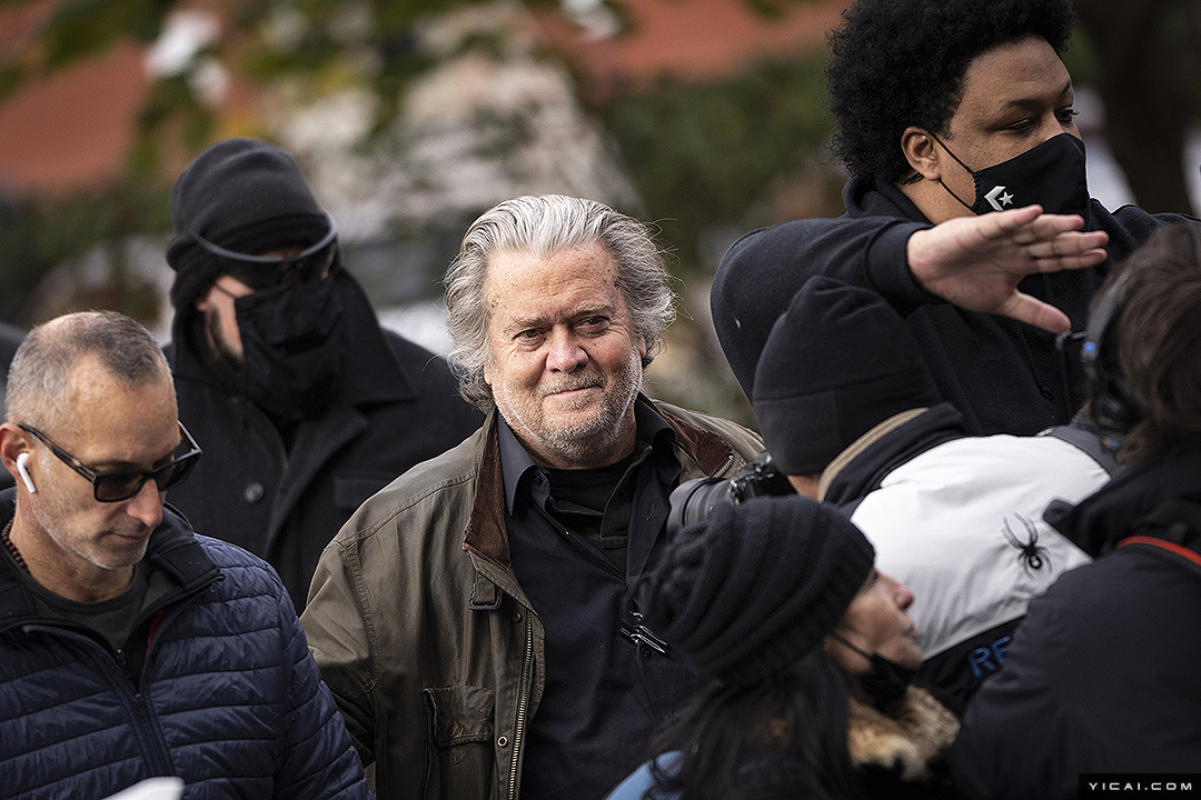 特朗普前战略顾问班农向执法部门自首丨全球·视点休闲区蓝鸢梦想 - Www.slyday.coM 特朗普前战略顾问班农向执法部门自首丨全球·视点休闲区蓝鸢梦想 - Www.slyday.coM